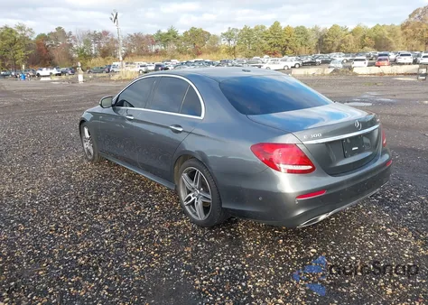 2017 Mercedes-Benz E 300 4Matic z USA, uszkodzony, nr VIN WDDZF4KB5HA110176